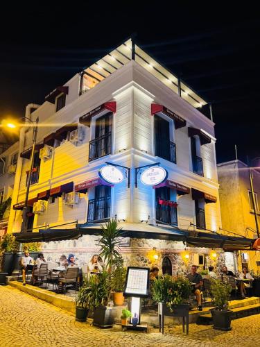 Tòa nhà nơi khách sạn tọa lạc