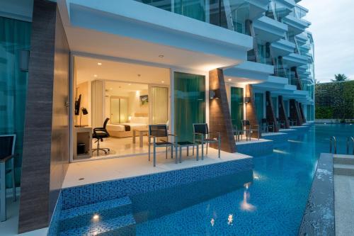 Piscina en o cerca de The Beachfront Hotel Phuket