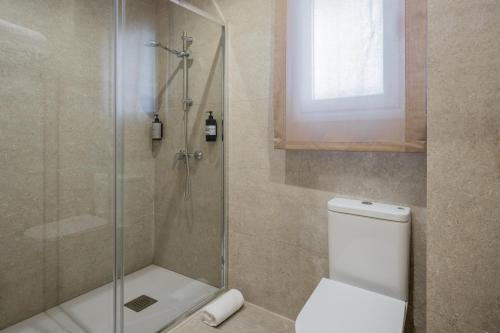 a bathroom with a shower and a toilet at LUTHIA Puerta del Sol in Madrid