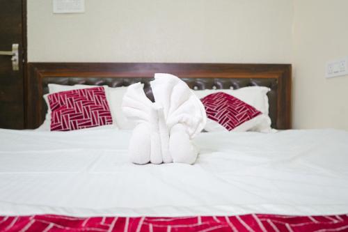 Hotel Adarshにあるベッド