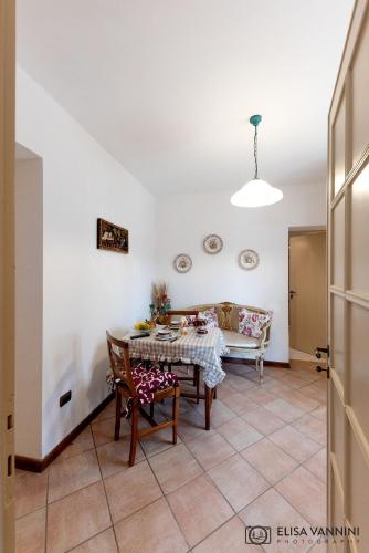 a living room with a table and a couch at Il Glicine in Palaia