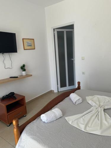Qirjako's Roomsにあるベッド