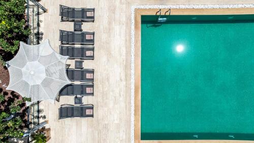 an overhead view of a swimming pool with an umbrella at Costa Maya Bodrum in Bodrum City