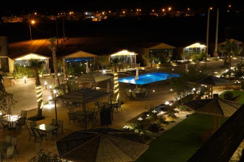 Bazén v ubytování Petra Seasons luxury Resort nebo v jeho okolí