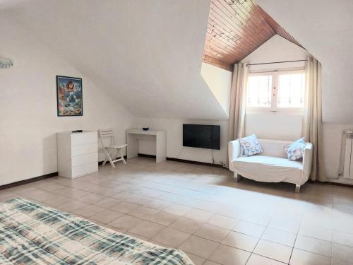 a living room with a couch and a tv at La Brezza di lago in Baveno