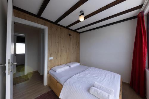 Fotografie z fotogalerie ubytování Guri i Kuq Hotel & Vila v destinaci Peje
