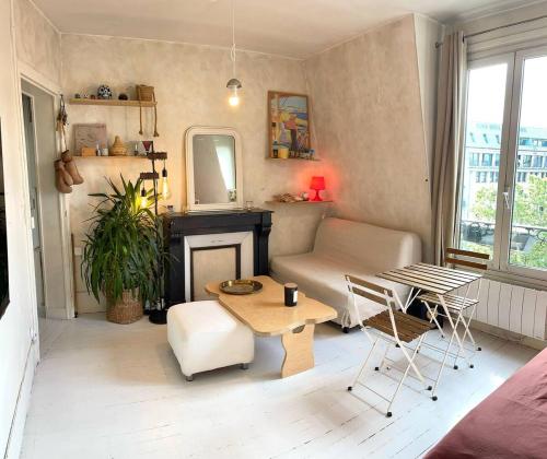 Cocon lumineux sous les toits de Paris