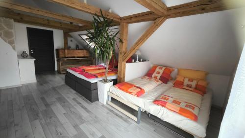 Ένα ή περισσότερα κρεβάτια σε δωμάτιο στο Ferienwohnung Traumblick