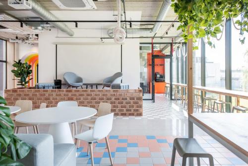 Χώρος καθιστικού στο SHED Coliving studio
