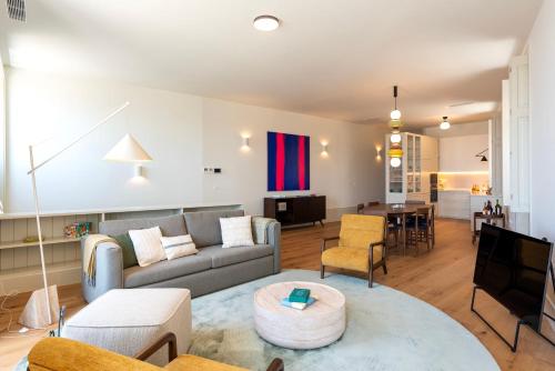 Oceanfront Villa Near Downtown Porto