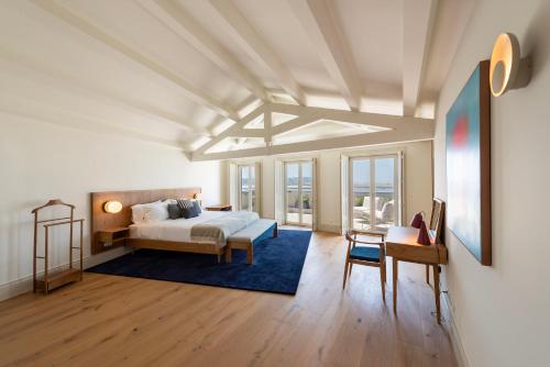 Oceanfront Villa Near Downtown Porto