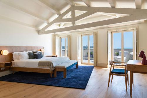 Oceanfront Villa Near Downtown Porto