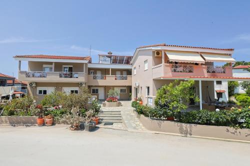Gallery image of By the Sea Apartments-studios in Siviri