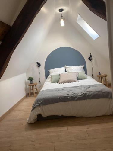Postel nebo postele na pokoji v ubytování Duplex en plein coeur de Dieppe