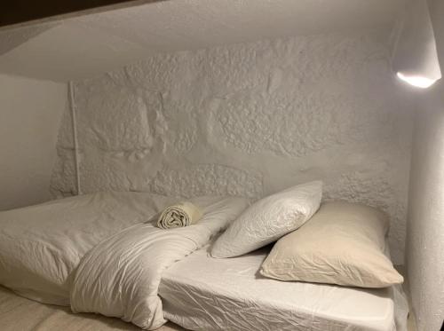 Ένα ή περισσότερα κρεβάτια σε δωμάτιο στο Slow Being Apartment Stays in Matosinhos