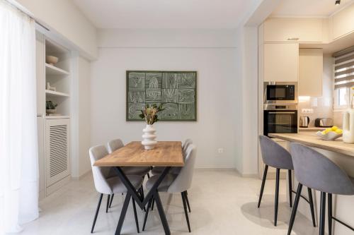 Warm Athenian 2BR Apartment by Acropolis Hill by UPSTREET