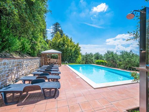 Bazén v ubytování Holiday Home Mariani by Interhome nebo v jeho okolí
