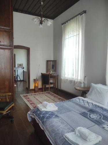 a bedroom with a bed with two towels on it at Frig Evi in Sabuncu