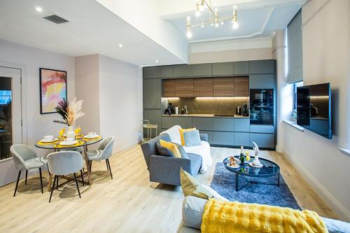 Chic Manchester Chinatown Stay - Shops & Nightlife photo 5