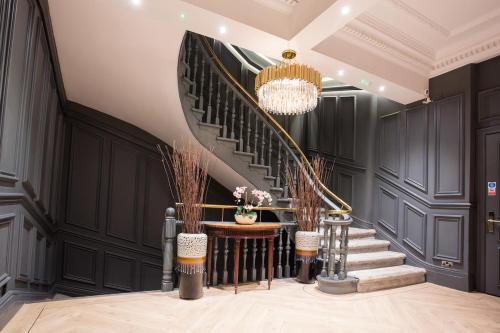 Chic Manchester Chinatown Stay - Shops & Nightlife photo 12