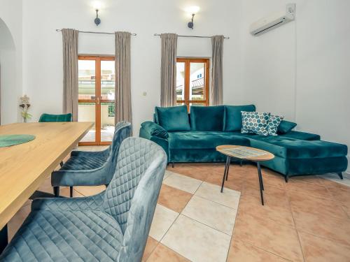 Posezení v ubytování Holiday Home Jolumar by Interhome