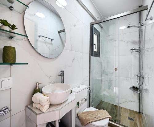 a bathroom with a sink and a shower at Ionian Pearl Studio in Nikiana
