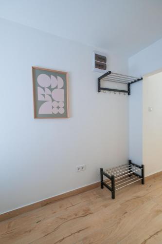 a room with a picture and a bench on a wall at Harmónia Ház in Orfű
