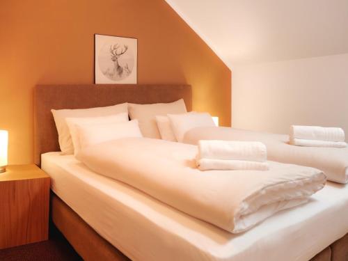 Cama o camas de una habitación en Apartment Mountain Suite A10 by Interhome