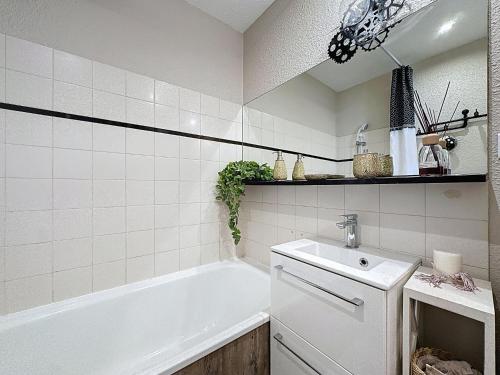 Apartment Les Marquises-4 by Interhome