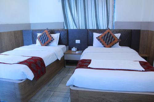 Una cama o camas en una habitación de Hotel Kamakshya Pvt Ltd