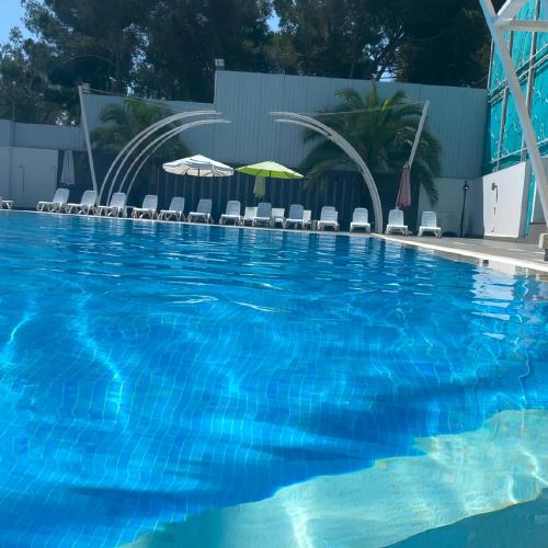 Kolam renang di atau dekat dengan Reef Zefta Hotel