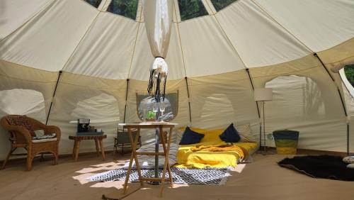 Area soggiorno di Tosontsengel Glamping Tents