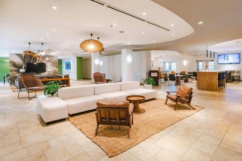 Χώρος καθιστικού στο Courtyard by Marriott Bridgetown, Barbados