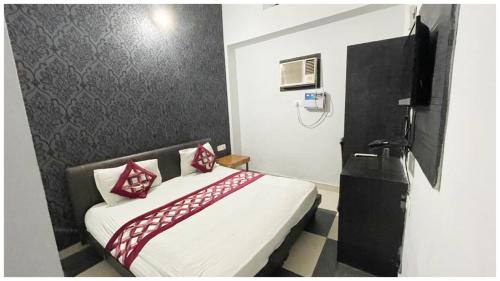 a bedroom with a bed with red and white pillows at Amritsar Hotel R-A-M-N-E-E-K Near Bus Stand - Spacious Rooms With Free Wi-fi - Restaurant# Parking & Excellent Customer Service - Best Location In Amritsar in Amritsar