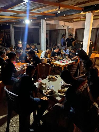 Επισκέπτες που μένουν στο Dang-Dang Na Bungalows