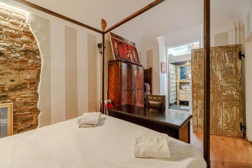 a bedroom with a bed and a desk in it at Piazza Vittorio Veneto Elegant Flat in Turin