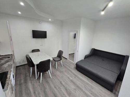 a room with a bed and a table and chairs at Apartament Suită 4 in Chişinău