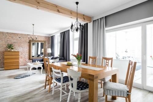 Sanhaus Apartments - MOLO 2 - apartament z ogrodem i parkingiem 3 min od plaży