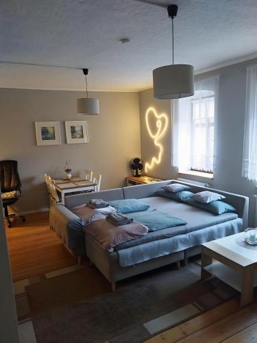 a bedroom with a bed and a table in a room at Ferienwohnung mit großem Garten in Klosterheide
