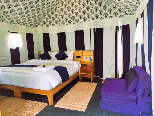 Postel nebo postele na pokoji v ubytování Bhimtal Wilderness Resort