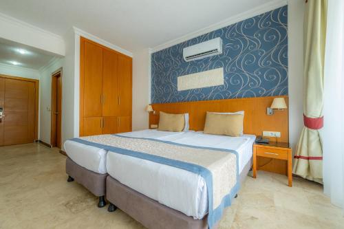 Ένα ή περισσότερα κρεβάτια σε δωμάτιο στο Tropic Beach Club & Resort - Side