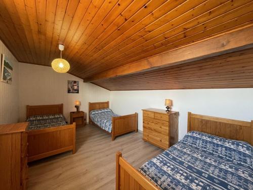 Postel nebo postele na pokoji v ubytování Villa mitoyenne pour 9 pers. Proche plage, animaux acceptés, parking - FR-1-379-122