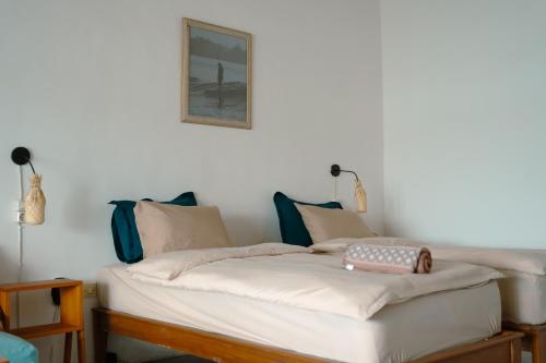 Postel nebo postele na pokoji v ubytování Surf Shack Grupuk