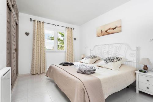 En eller flere senge i et værelse på Apartamento en Alta Mar