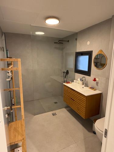 Bilik mandi di Vila beit yanai על הים