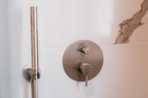 a metal toilet paper dispenser on a wall at Eleia Mirea in Monopoli
