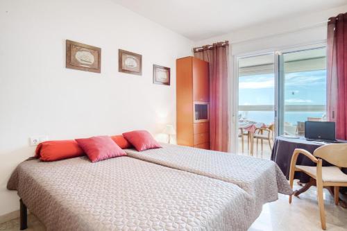 A bed or beds in a room at Gemelos 22 - Siroco