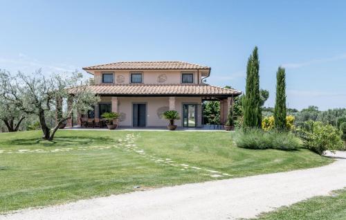 a villa with a garden and a driveway at Amazing Home In Montefiascone in Montefiascone