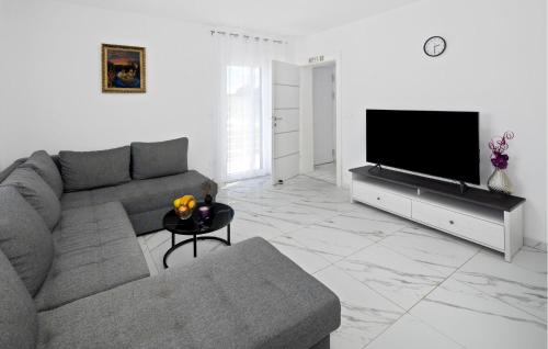 Beautiful Apartment In Umag