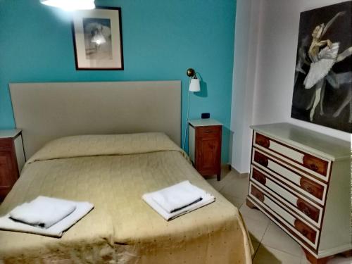 a bedroom with a bed and a dresser at Affittacamere Ristorante Lo Scudo in Vasto